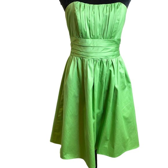 David’s Bridal Strapless Green Party Dress Size 8 – Ruched Bodice, Fit & Flare - Picture 2 of 10